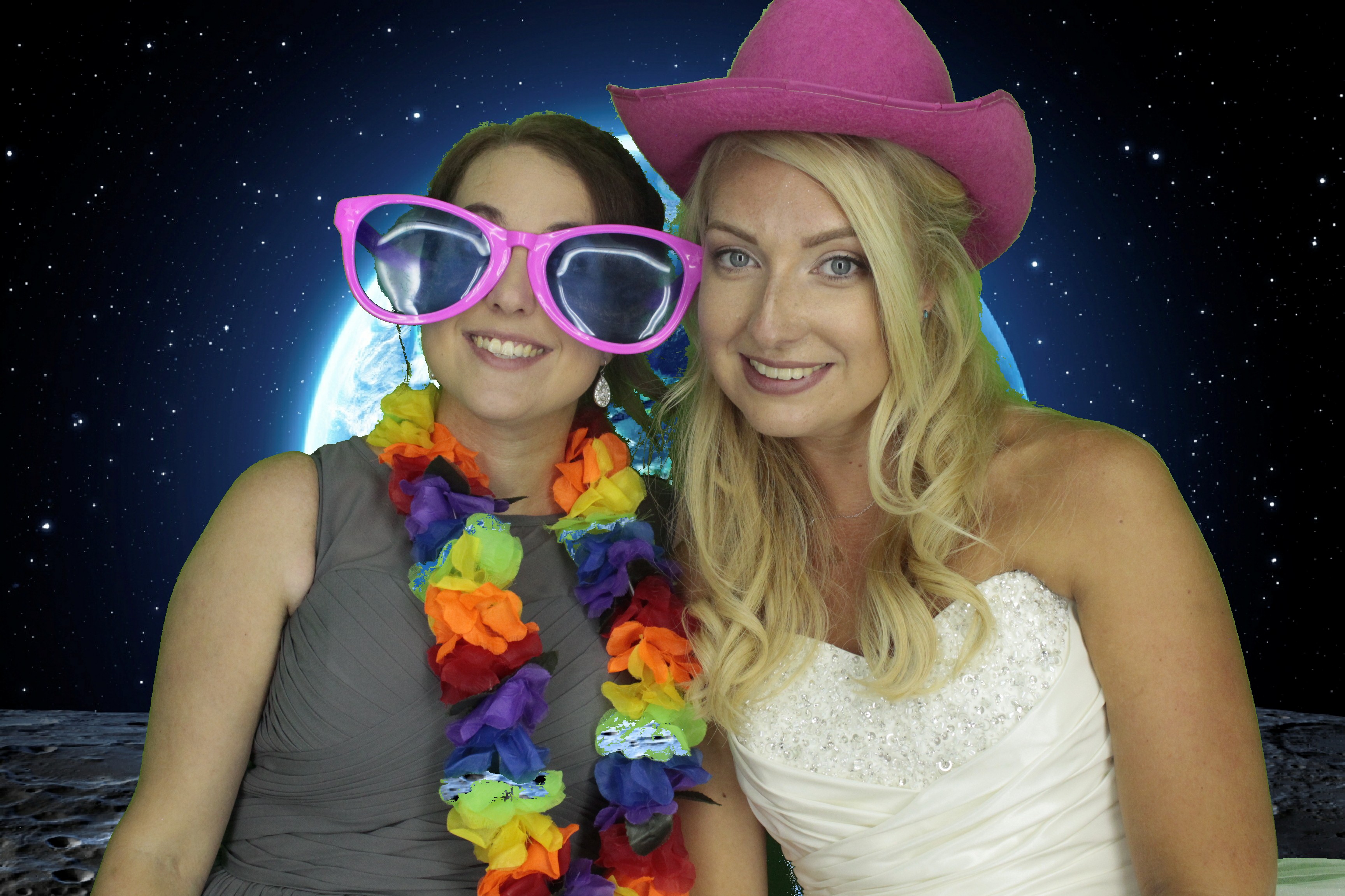 Nikki & Simon | View more photos from the event at gallery.myphotoboothexperience.co.uk/u/MyPhotoBoothExperienceLtd/Nikki-Simon